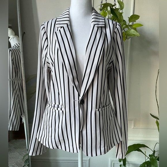 ACTIVE USA PINSTRIPE BLAZER 🫦 - Picture 2 of 10